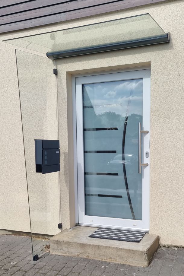 Vordach mit Seitenteil